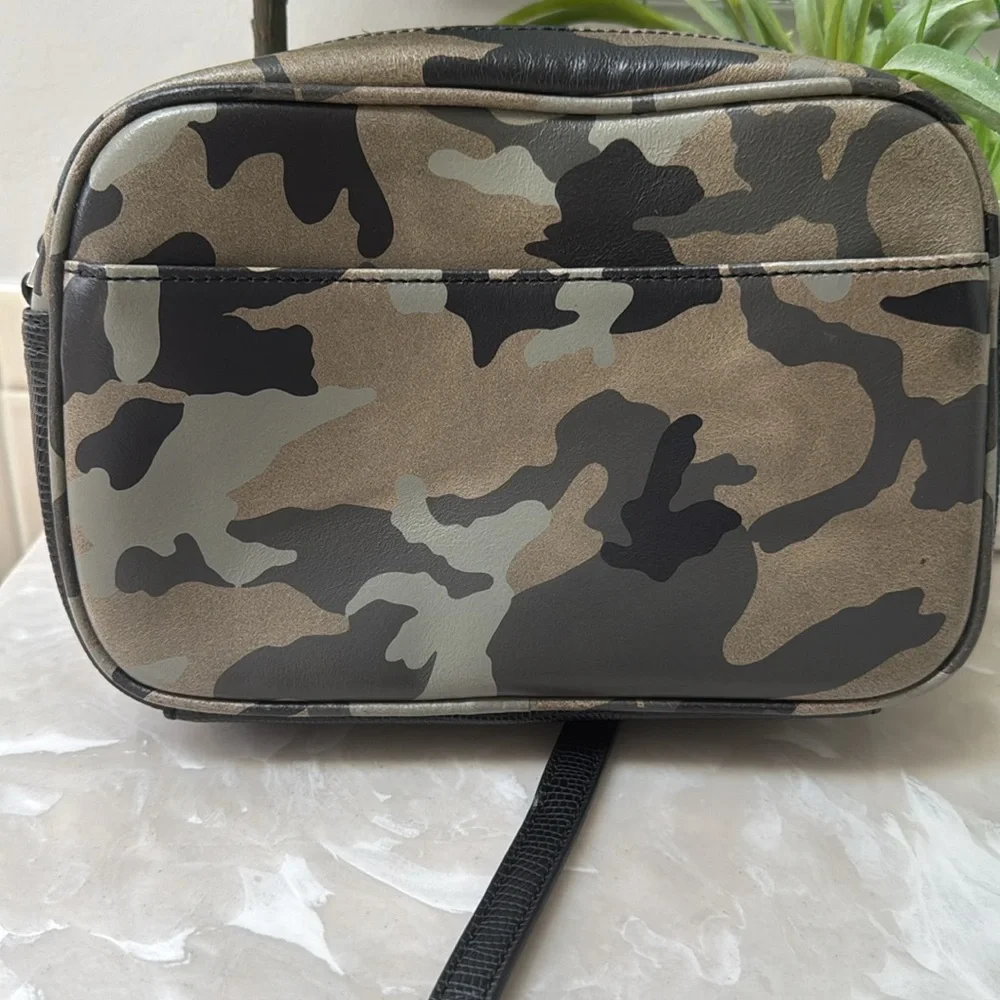 GILI Got It Love It Camo Leather Crossbody Purse - Picture 5 of 6